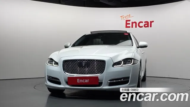 Jaguar XJ — фото 3