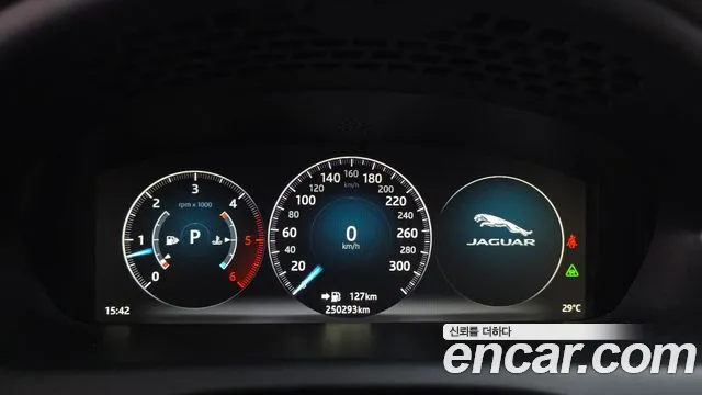 Jaguar XJ — фото 8
