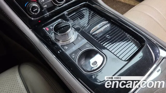 Jaguar XJ — фото 9