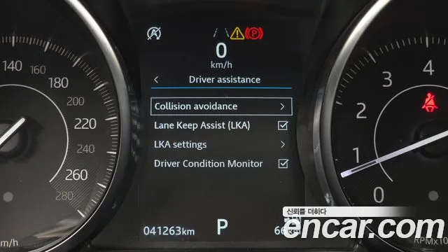 Jaguar E-PACE — фото 15