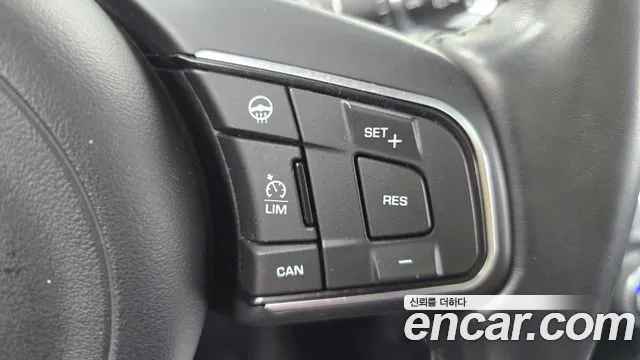 Jaguar E-PACE — фото 18