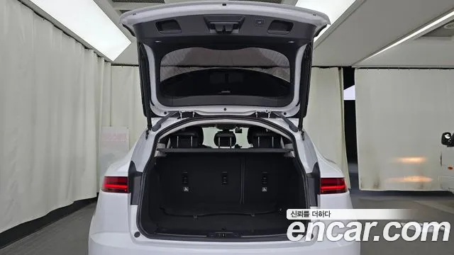 Jaguar E-PACE — фото 20