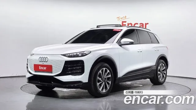 Audi Q6 e-tron — фото 1