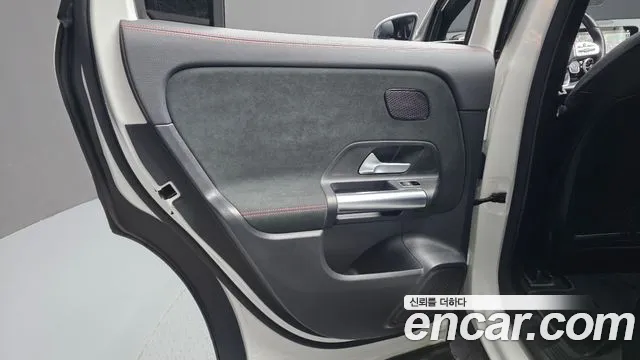 Mercedes-Benz EQA — фото 25