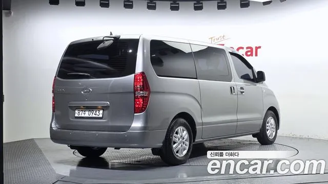Hyundai Starex — фото 2