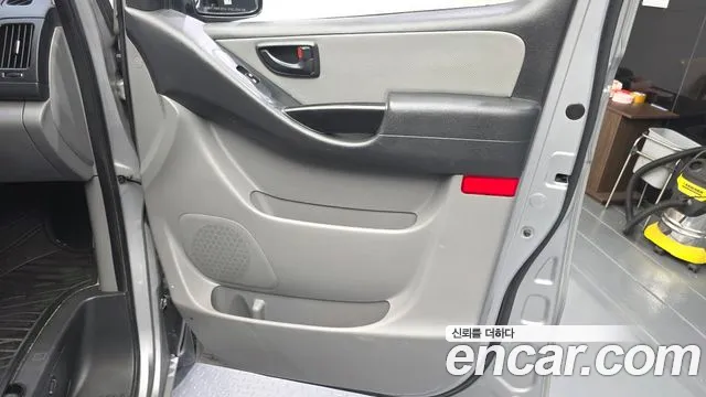Hyundai Starex — фото 25