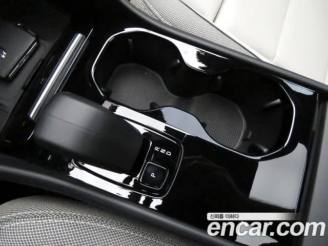 Volvo EX40 — фото 14