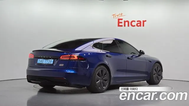 Tesla Model S — фото 1