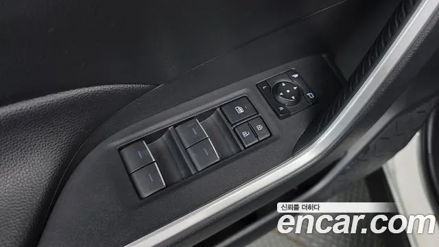Toyota RAV4 — фото 11