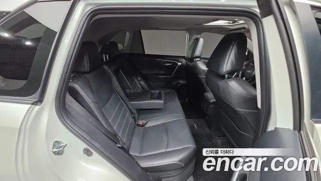 Toyota RAV4 — фото 18