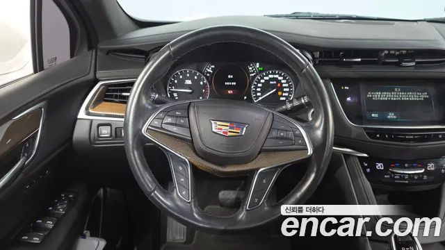 Cadillac XT5 — фото 12