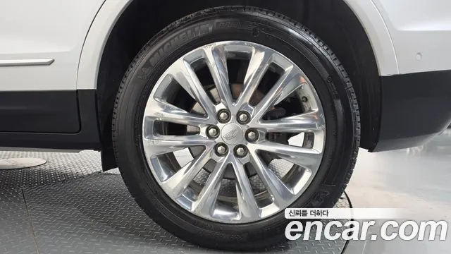 Cadillac XT5 — фото 21