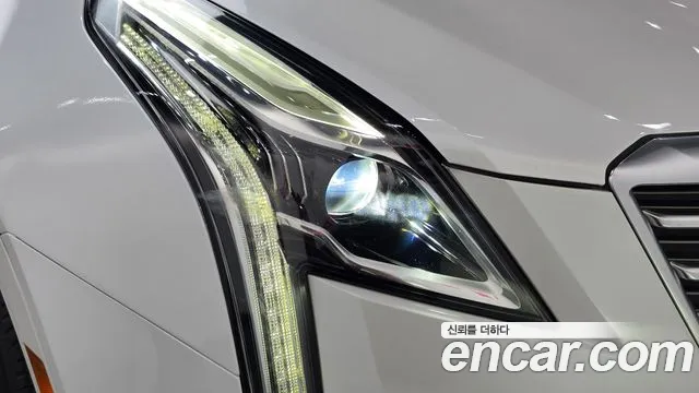 Cadillac XT5 — фото 22