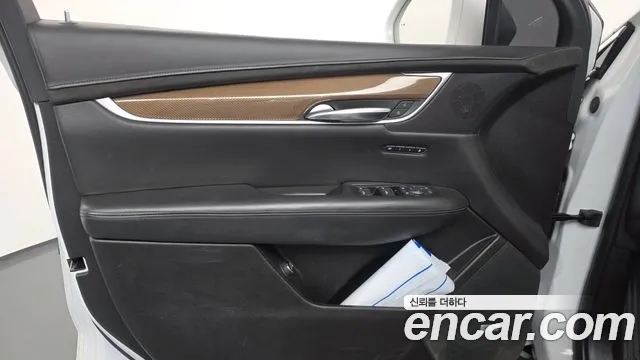 Cadillac XT5 — фото 24