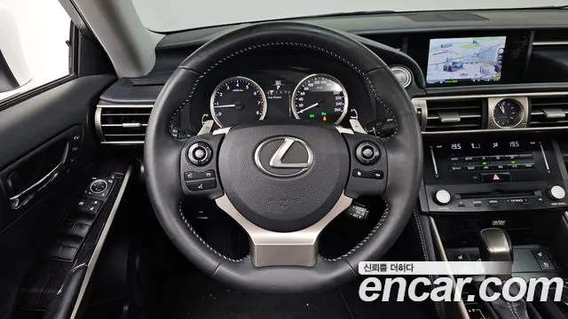 Lexus IS — фото 12