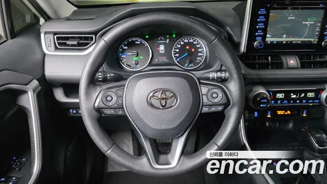 Toyota RAV4 — фото 13