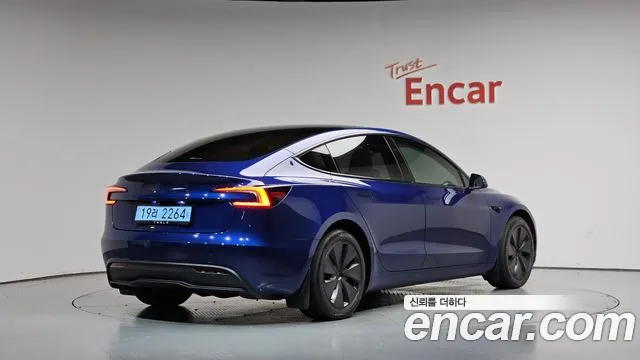 Tesla Model 3 — фото 1