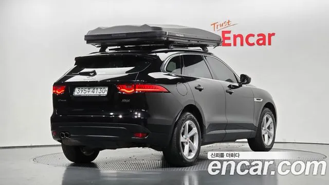 Jaguar F-PACE — фото 1