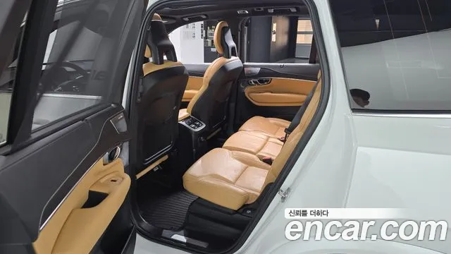 Volvo XC90 — фото 10