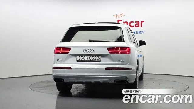 Audi Q7 — фото 3