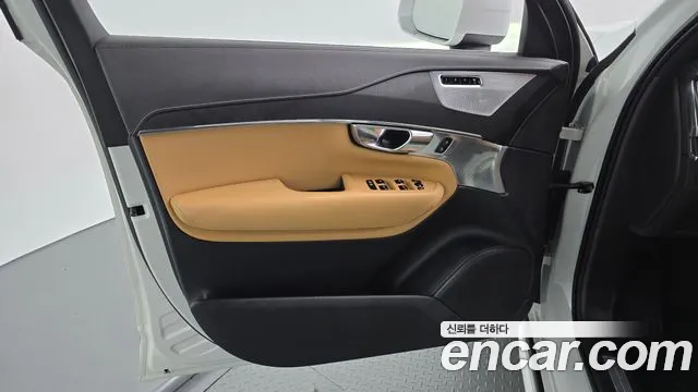 Volvo XC90 — фото 24