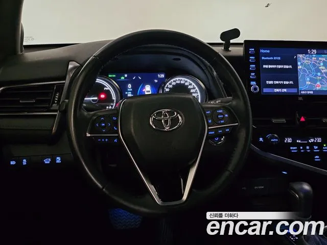Toyota Camry — фото 12