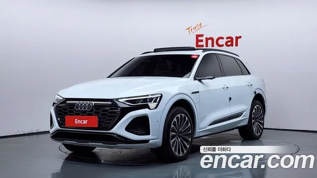 Audi Q8 e-tron — фото 1