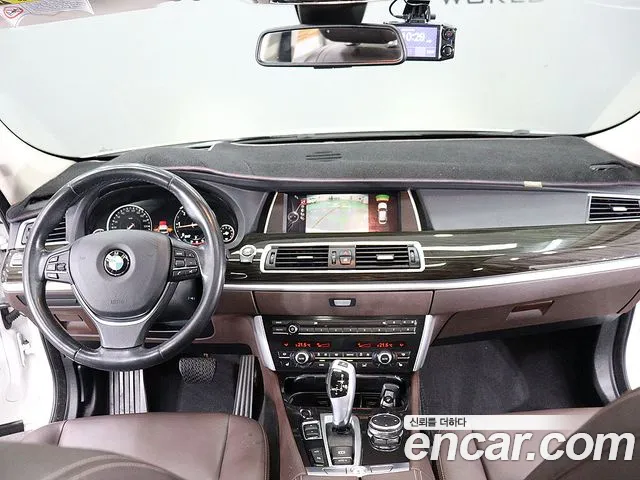 BMW 5-Series — фото 12