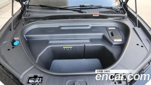 Audi Q6 e-tron — фото 14