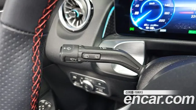 Mercedes-Benz EQB — фото 14