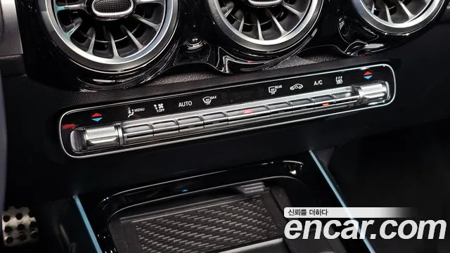 Mercedes-Benz EQB — фото 19
