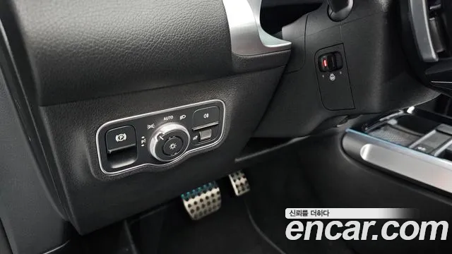Mercedes-Benz EQB — фото 13