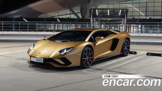 Lamborghini Aventador — фото 1
