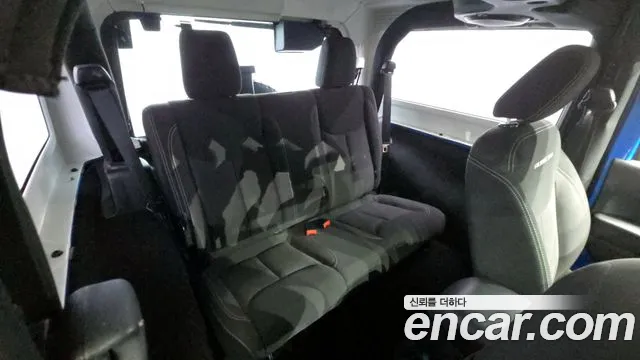 Jeep Wrangler — фото 11