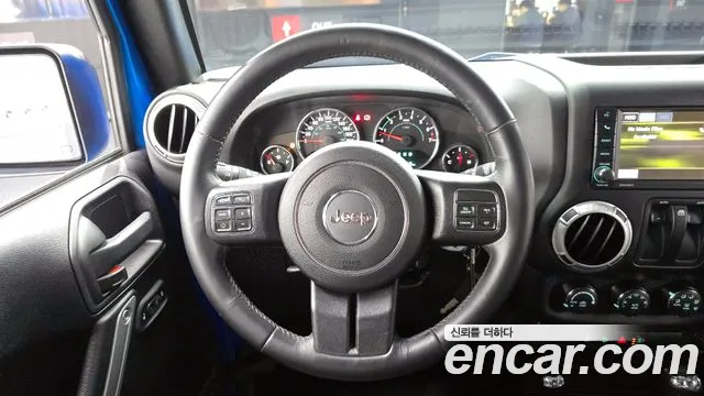 Jeep Wrangler — фото 12