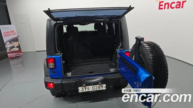 Jeep Wrangler — фото 20