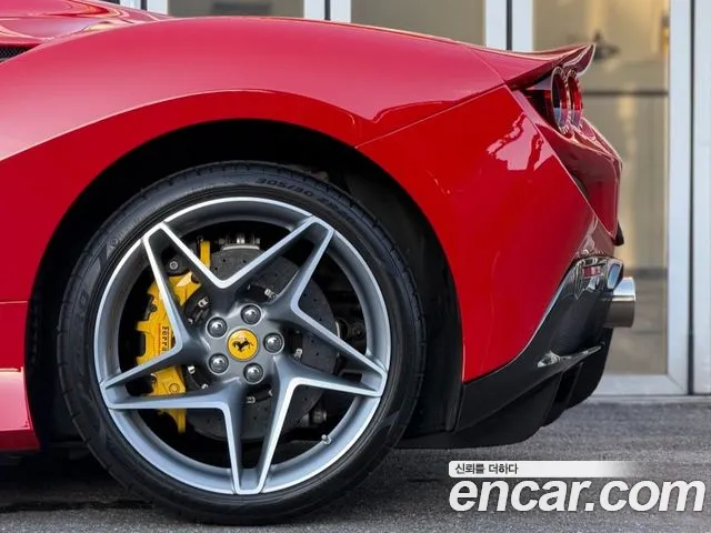 Ferrari F8 — фото 12