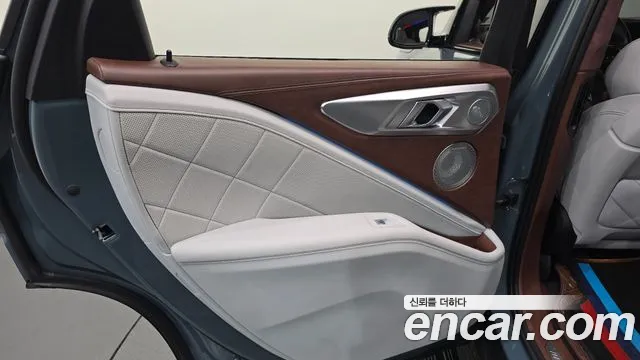 BMW XM — фото 25