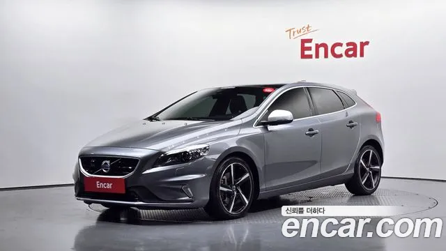 Volvo V40 — фото 1