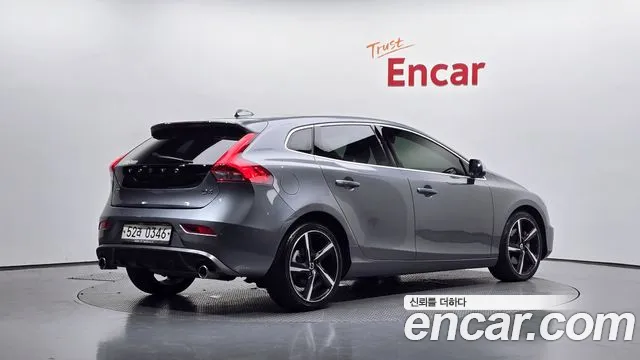 Volvo V40 — фото 2