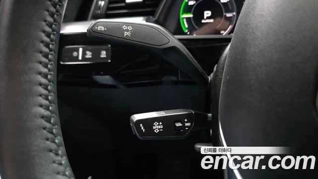 Audi e-tron — фото 17