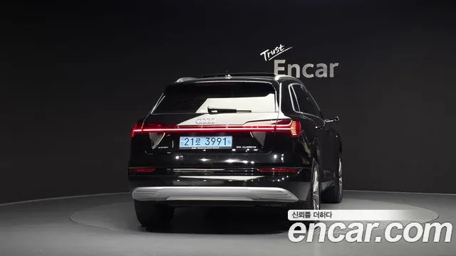 Audi e-tron — фото 4