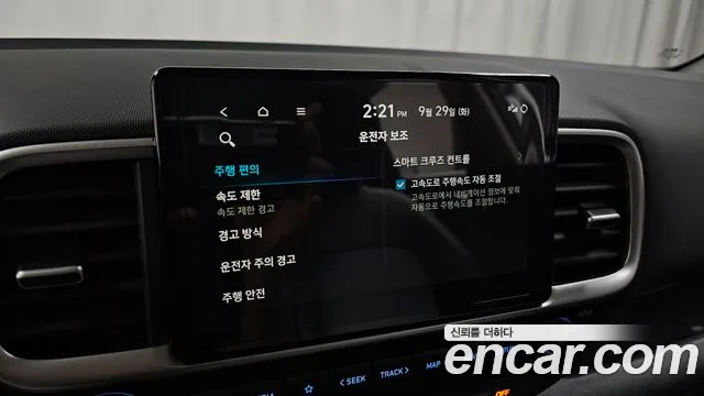 Hyundai Venue — фото 29