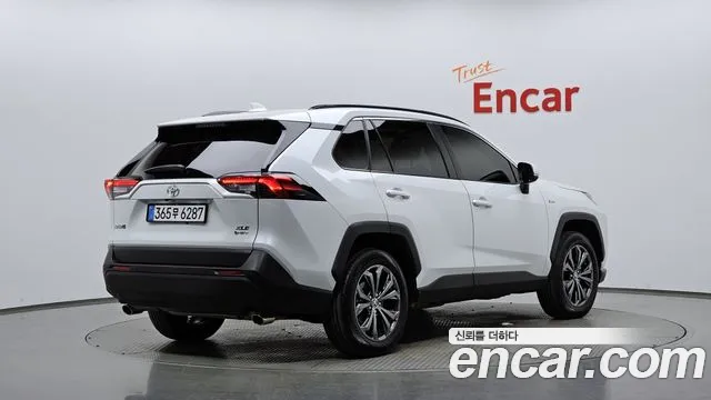 Toyota RAV4 — фото 1