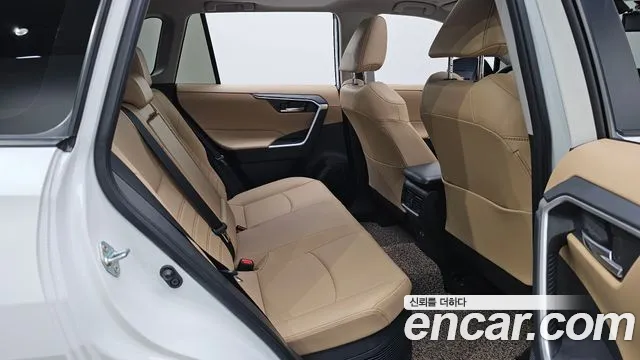 Toyota RAV4 — фото 11