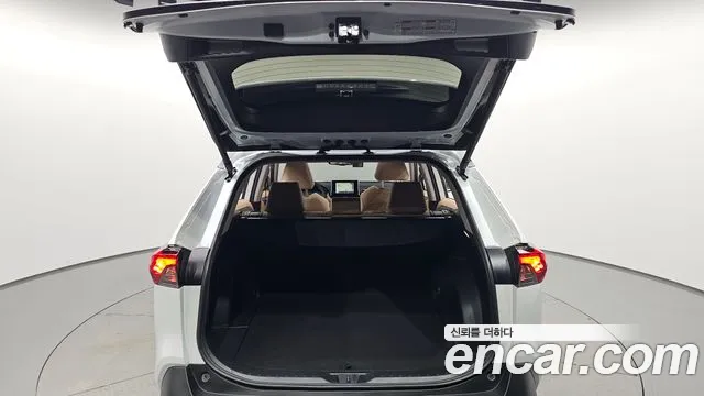 Toyota RAV4 — фото 31