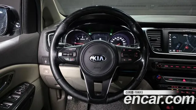 Kia Carnival — фото 13
