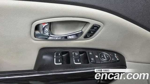 Kia Carnival — фото 17