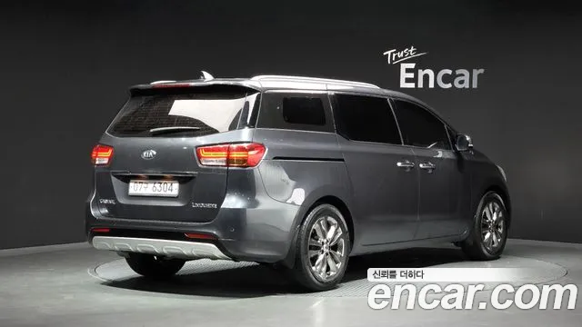 Kia Carnival — фото 2