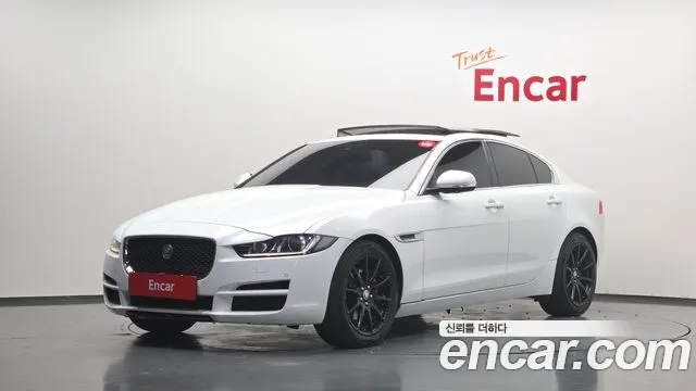 Jaguar XE — фото 1